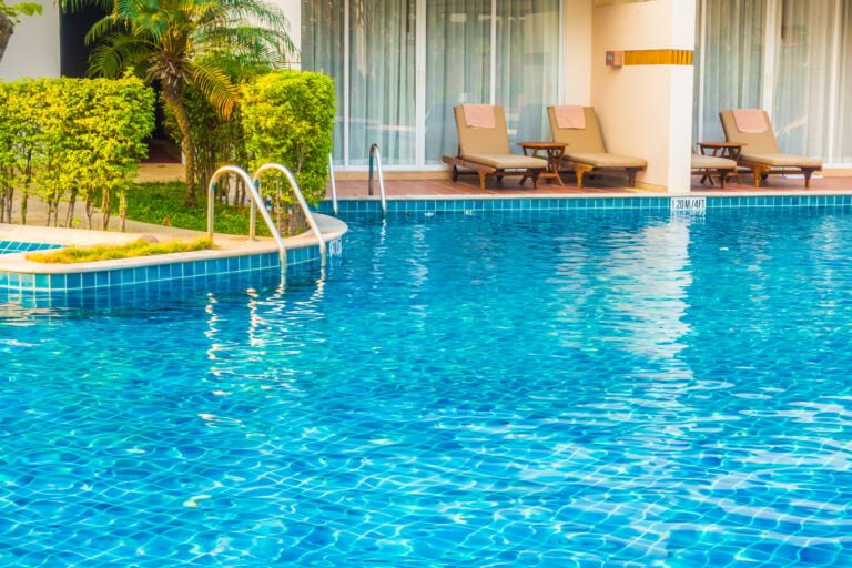 semi above gorund swimming pools
