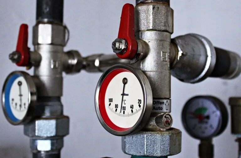 heating, thermostat, temperature display, heating pipes, valves, pressure indicator, heating, heating, heating, heating, heating, thermostat, thermostat